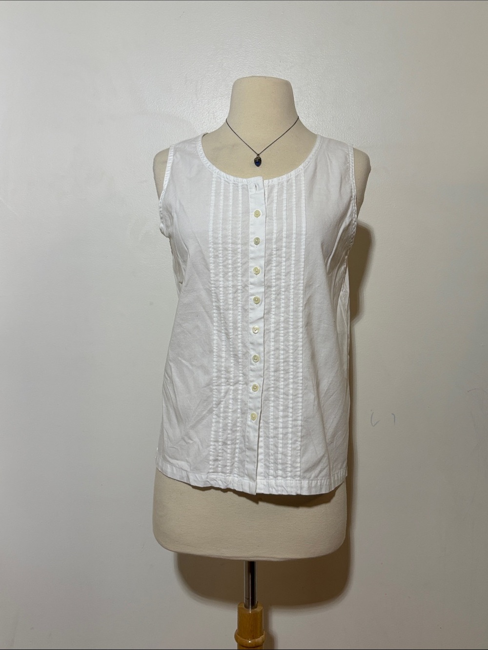 Eddie Bauer Classic White‎ Sleeveless Pintuck Button-Front Top